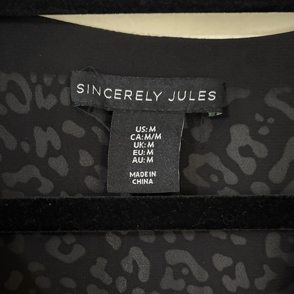 Sincerely Jules Monochrome Leopard Blouse - Picture 2 of 4